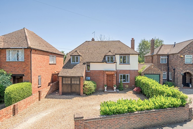 Click the photo for more details of Queens Avenue, Byfleet, Surrey