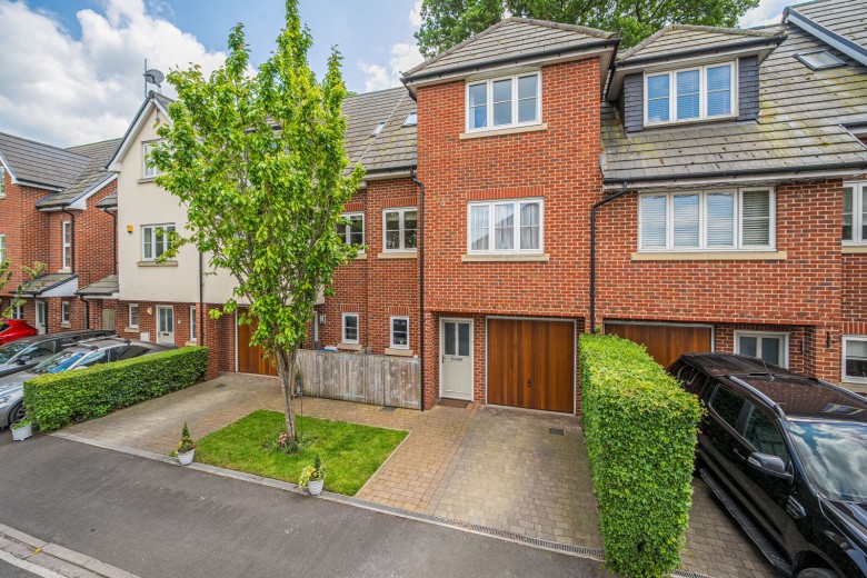 Click the photo for more details of York Close, Byfleet, Surrey