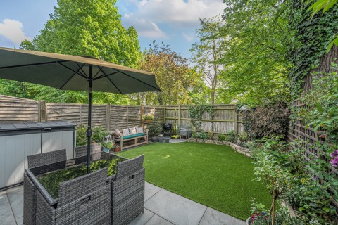 Click the photo for more details of York Close, Byfleet, Surrey