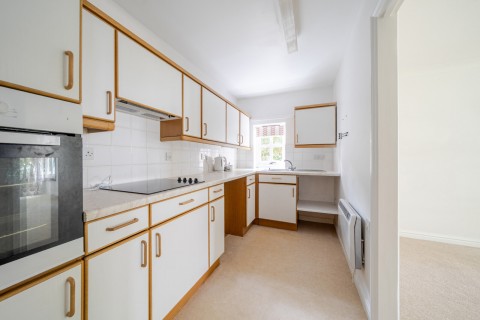Click the photo for more details of Madeira Road, West Byfleet, Surrey