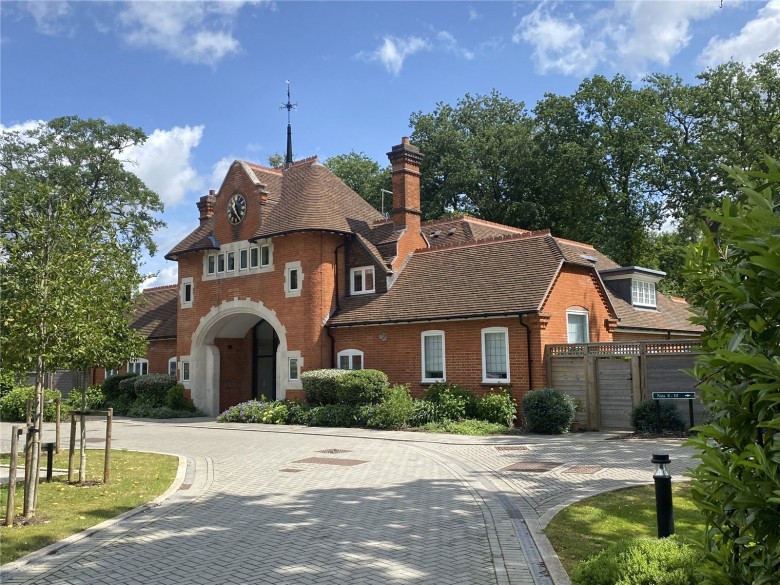 Click the photo for more details of Broadoaks Park Road, West Byfleet, Surrey