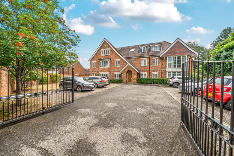 Click the photo for more details of Camphill Road, West Byfleet, Surrey