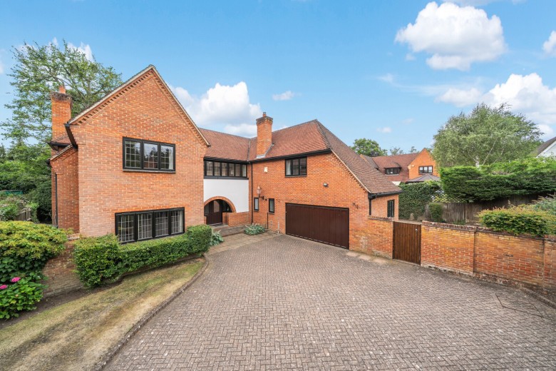 Click the photo for more details of Orchards Close, West Byfleet, Surrey