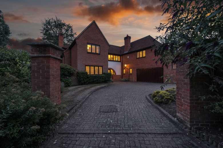 Click the photo for more details of Orchards Close, West Byfleet, Surrey