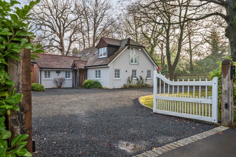 Click the photo for more details of Old Woking Road, Pyrford, Surrey