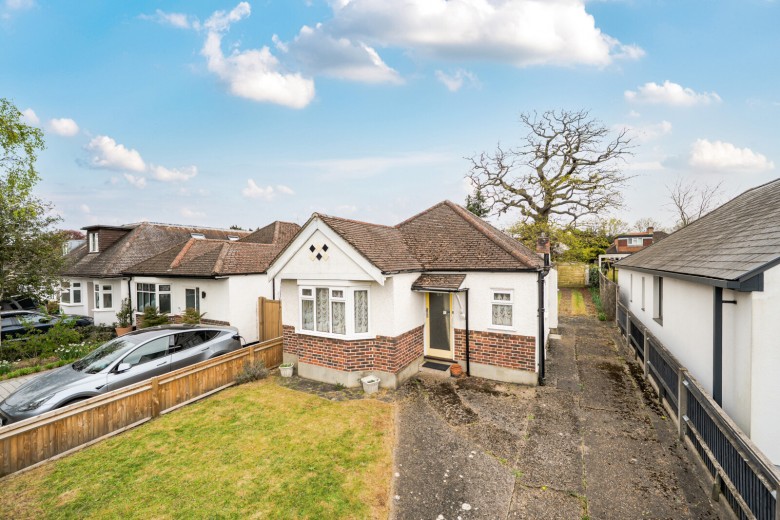 Click the photo for more details of Woodlands Avenue, West Byfleet, Surrey