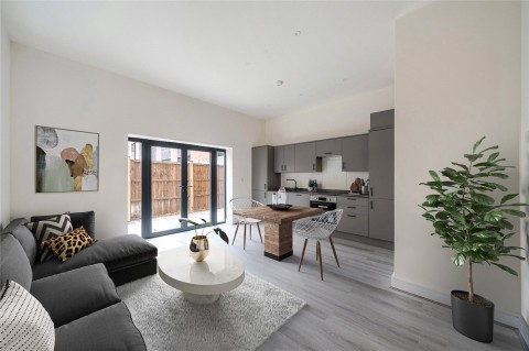 Click the photo for more details of Madeira Road, West Byfleet, Surrey