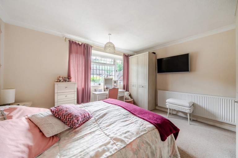 Images for Hamilton Avenue, Pyrford, Surrey