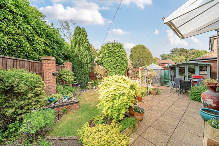Images for Hamilton Avenue, Pyrford, Surrey