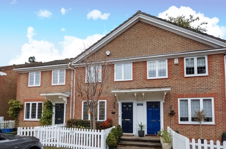 Click the photo for more details of Hungerford Lodge, Rosslyn Park, Weybridge, KT13