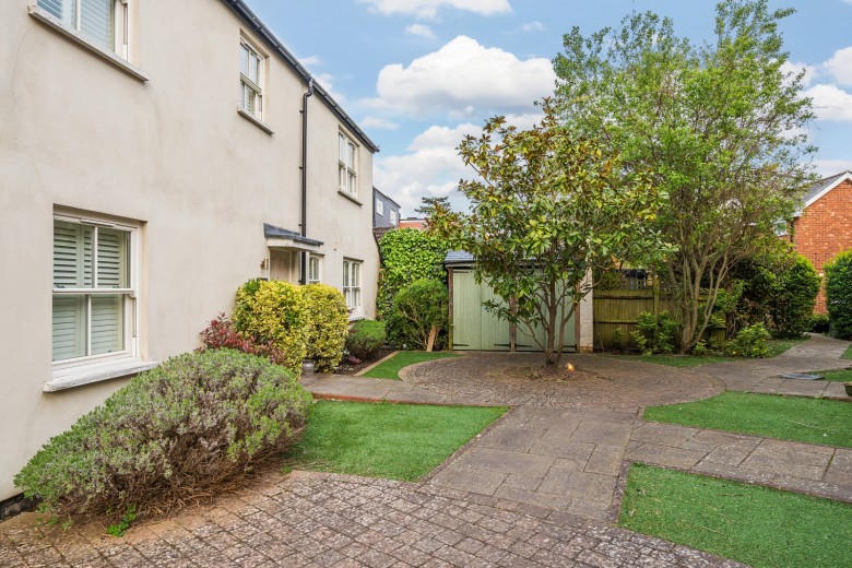 Click the photo for more details of 33 Radnor Road, Weybridge, KT13