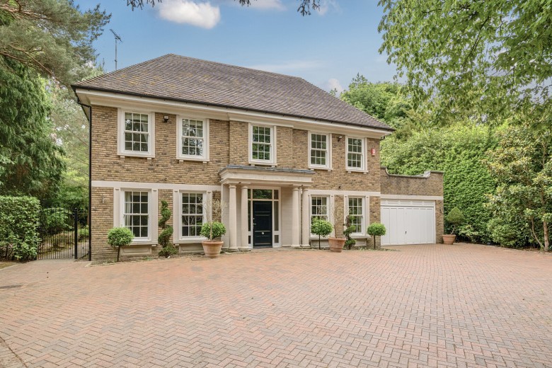 Click the photo for more details of Granville Close, Weybridge, Surrey