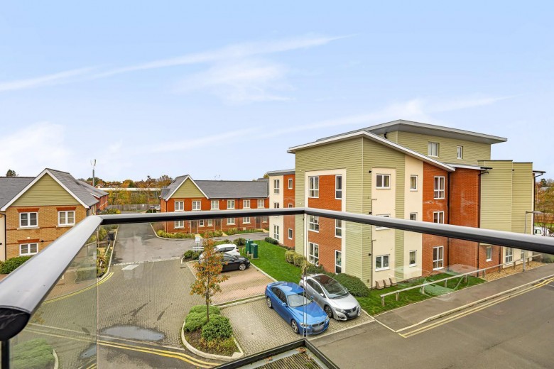 Click the photo for more details of Pretoria Road, Chertsey, Surrey