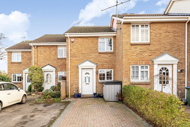 Click the photo for more details of Finnart Close, Weybridge, Surrey