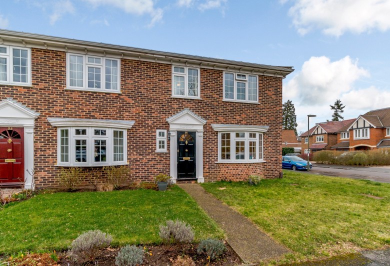 Click the photo for more details of Hanover Walk, Weybridge, KT13