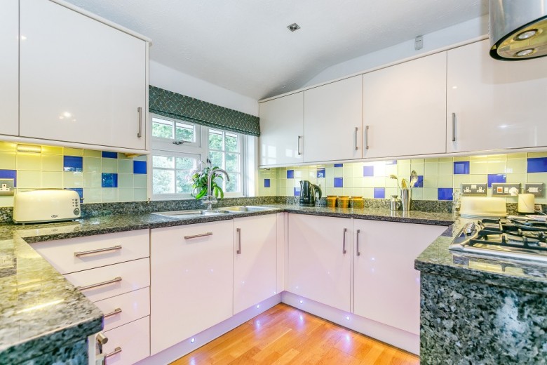 Click the photo for more details of Ruxbury Road, Chertsey, KT16