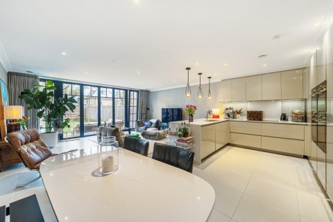 Click the photo for more details of Broadoaks Park Road, West Byfleet, Surrey