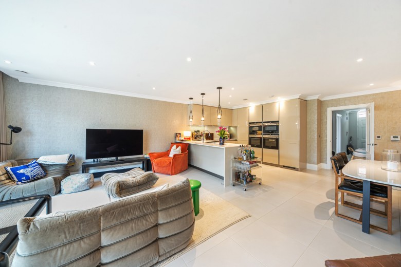 Click the photo for more details of Broadoaks Park Road, West Byfleet, KT14