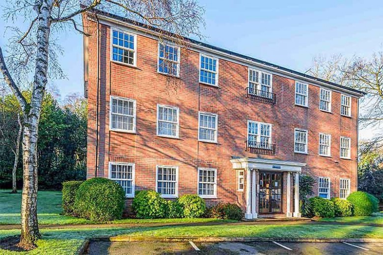 Click the photo for more details of Elgin Road, Weybridge, Surrey