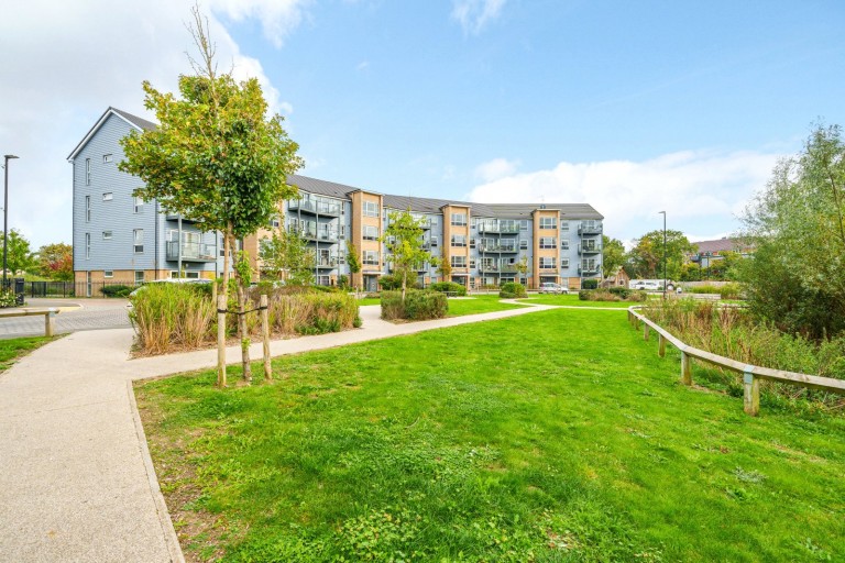 Images for Kennett Lane, Chertsey, Surrey