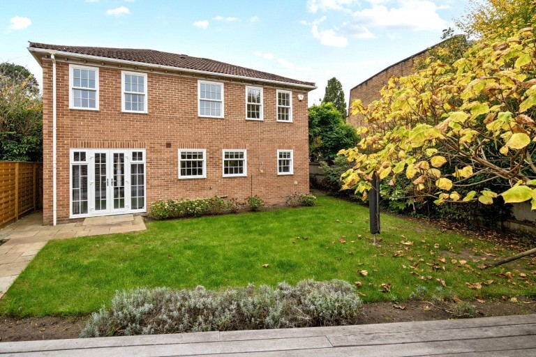 Images for Stoneleigh Park, Weybridge, Surrey