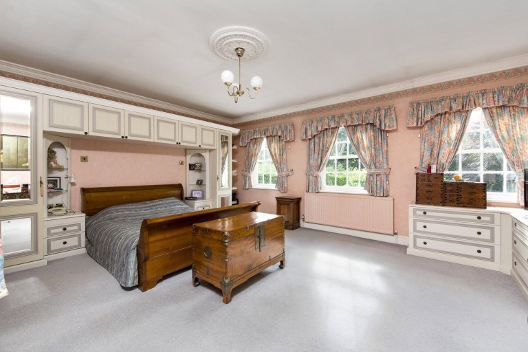 Images for East Road, St George's Hill, KT13