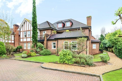 Click the photo for more details of Oatlands Drive, 83 Oatlands Drive, Weybridge, Surrey