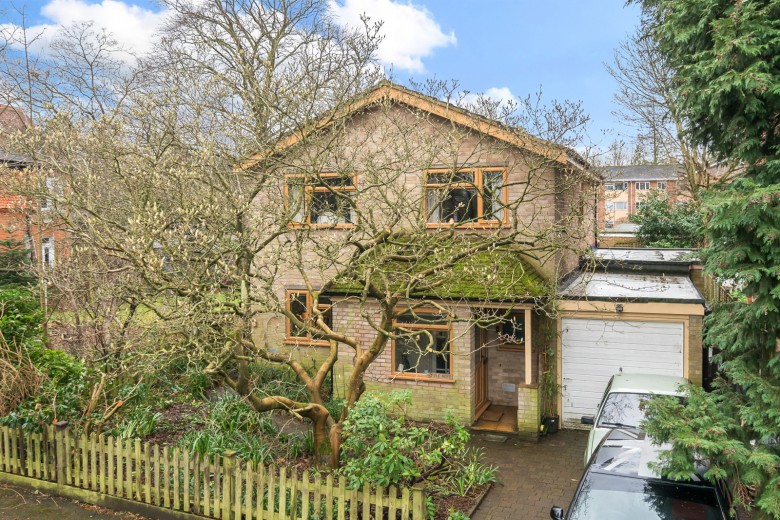 Click the photo for more details of Woodland Grove, Weybridge, KT13