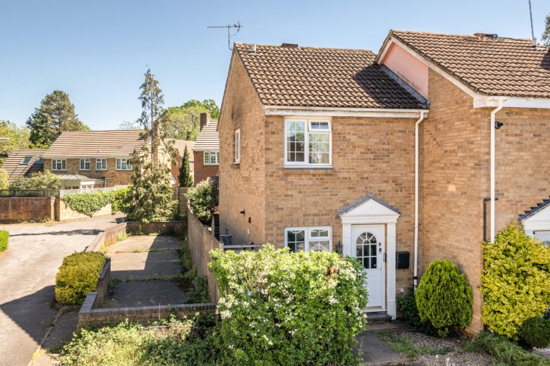 Click the photo for more details of Finnart Close, Weybridge, Surrey
