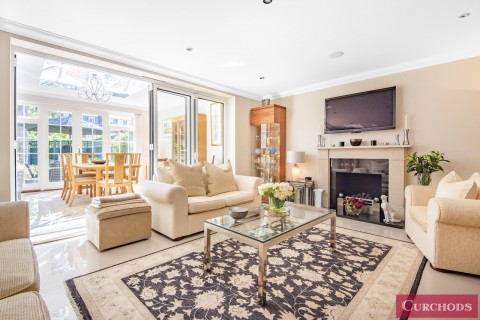 Click the photo for more details of Warrenhurst Gardens, Weybridge, KT13
