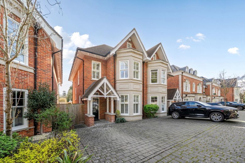 Click the photo for more details of Oatlands Chase, Weybridge, Surrey