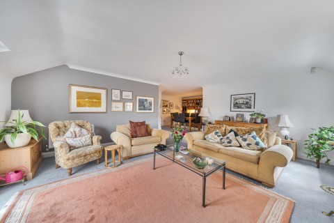 Click the photo for more details of Oatlands Avenue, Weybridge, Surrey