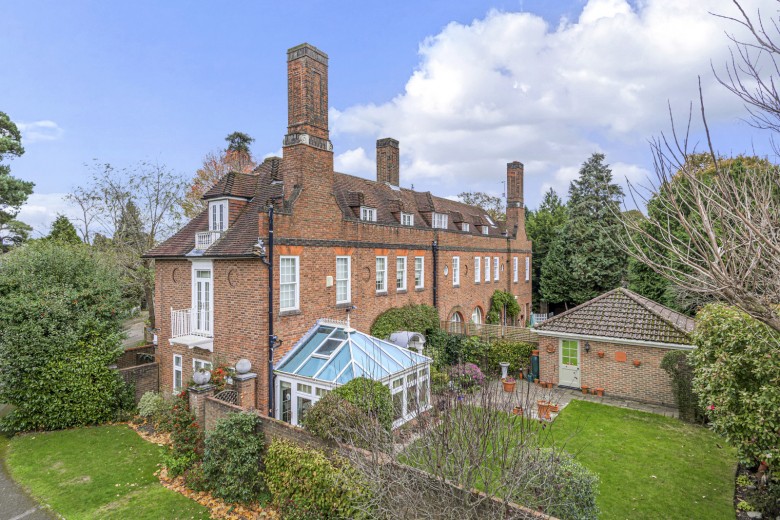 Click the photo for more details of Rosslyn Park, Weybridge, KT13