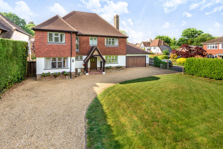 Click the photo for more details of Oatlands Avenue, Weybridge, KT13