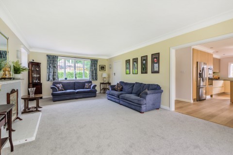 Click the photo for more details of Oatlands Avenue, Weybridge, KT13