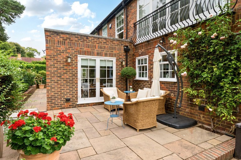 Images for Winterbourne Grove, Weybridge, Surrey