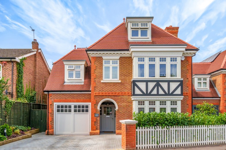 Click the photo for more details of Woodland Grove, Weybridge, KT13