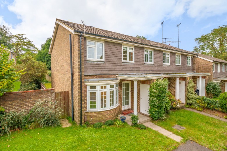 Click the photo for more details of Marlborough Drive, Weybridge, Surrey