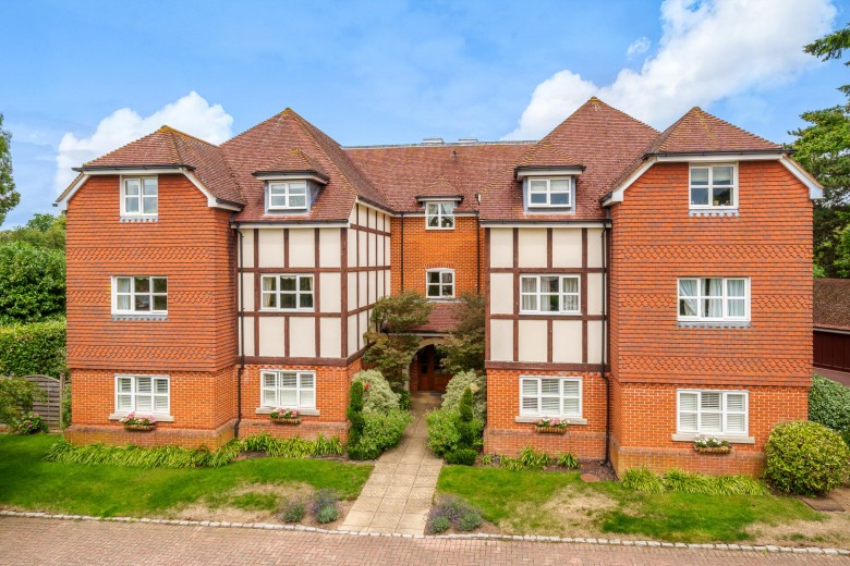 Click the photo for more details of Wey Road, Weybridge, KT13