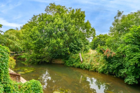 Click the photo for more details of Wey Road, Weybridge, KT13