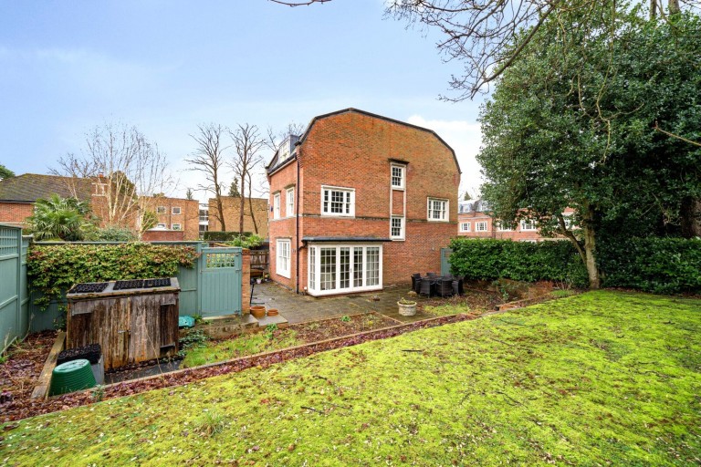 Images for Warrenhurst Gardens, Weybridge, Surrey