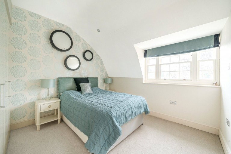 Images for Warrenhurst Gardens, Weybridge, Surrey