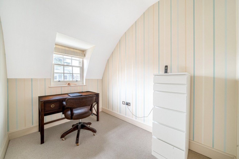 Images for Warrenhurst Gardens, Weybridge, Surrey