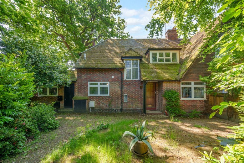 Click the photo for more details of Oakfield Glade, Weybridge, Surrey