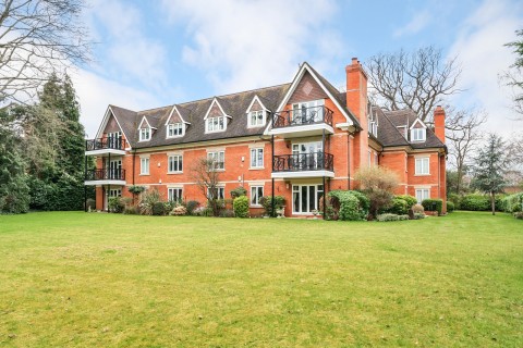 Click the photo for more details of Old Avenue, Weybridge, KT13