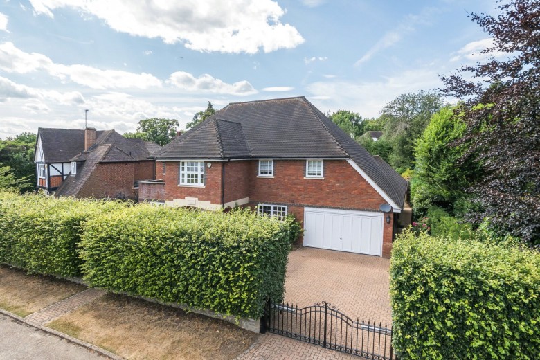 Click the photo for more details of Southfield Place, Weybridge, Surrey