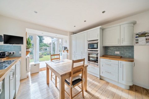 Click the photo for more details of Walton Lane, Weybridge, KT13