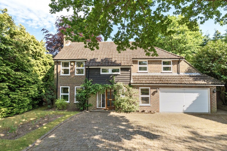 Click the photo for more details of Manor Walk, Weybridge, Surrey