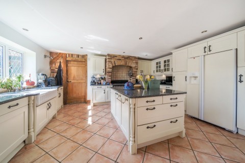 Click the photo for more details of Walton Lane, Weybridge, KT13