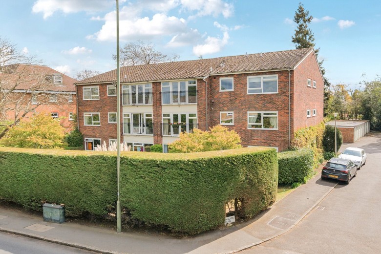 Click the photo for more details of Oatlands Drive, Weybridge, KT13